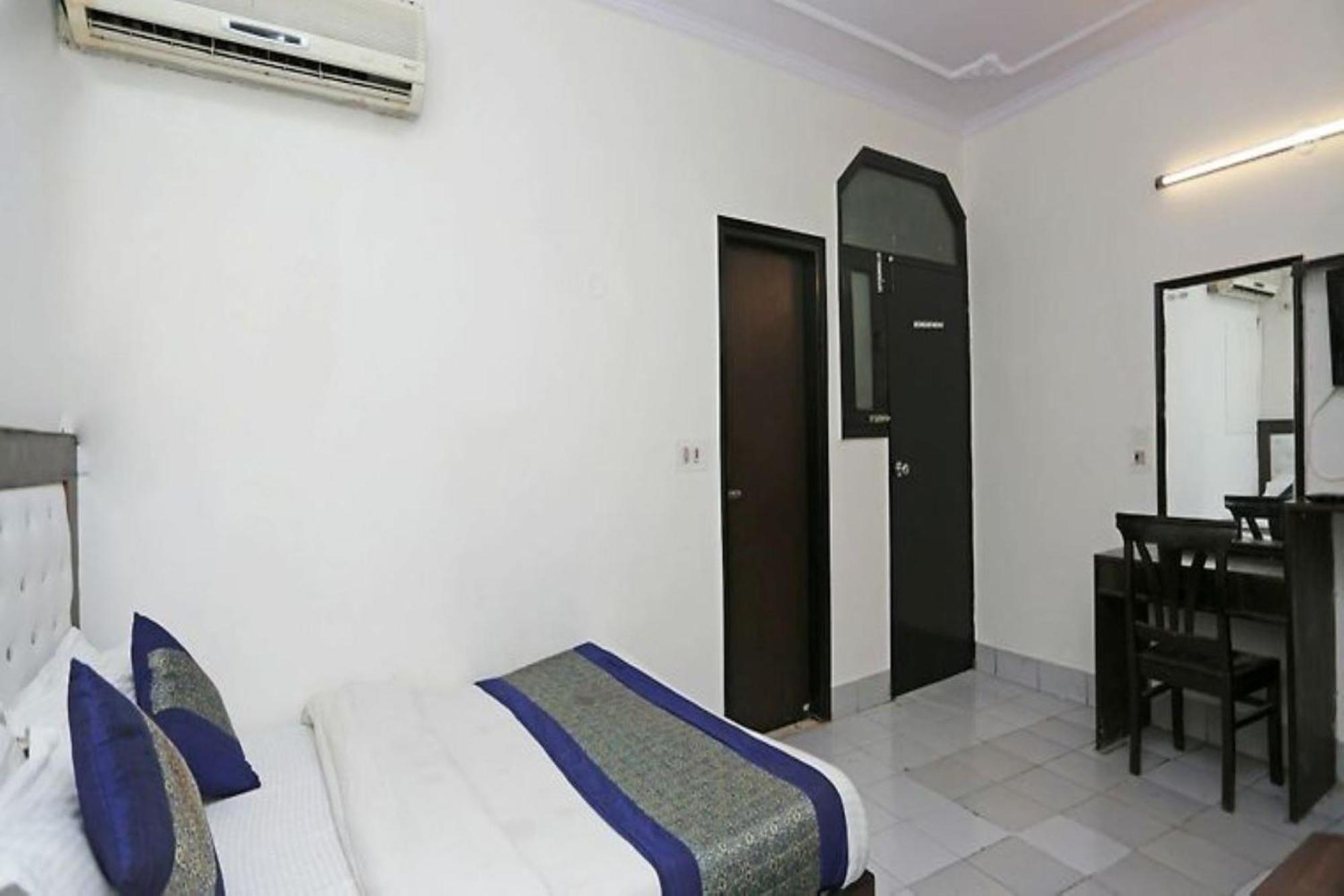 Hotel Keshew International Neu-Delhi Exterior foto
